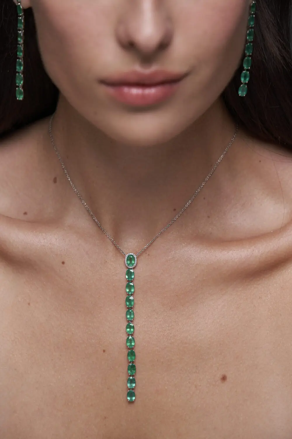 oval Emerald necklace