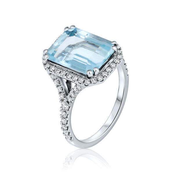 emerald cut aquamarine ring