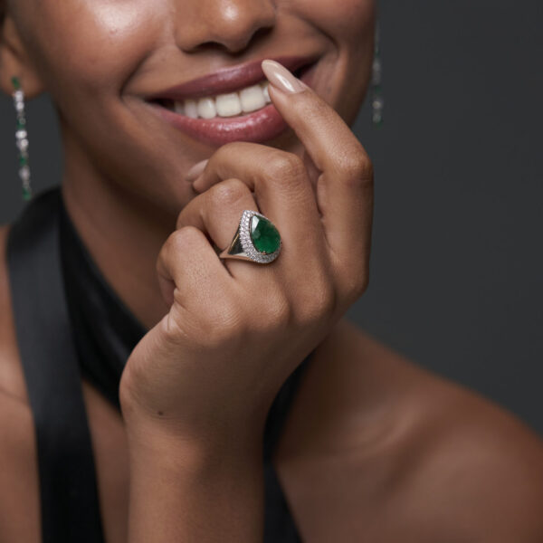 pear shape emerald ring